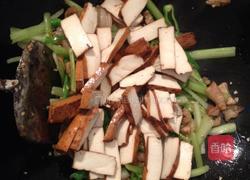 芹菜香干炒肉！的做法图解9