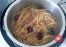 鲜藕黄花菜龙骨汤的做法图解7