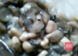 小生蚝蒸蛋的做法图解2