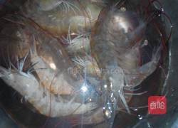 翡翠虾仁的做法图解1