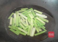 熏干炒香芹的做法图解5