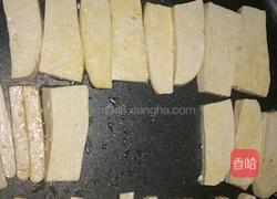 穆氏煎鱼肉泥膘肠(搭剔骨胡椒鱼排)的做法图解2