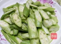 秋葵炒肉的做法图解1