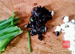 剁椒豆豉炒鱼片的做法图解2