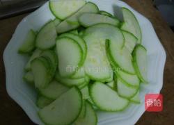 醋溜西葫芦的做法图解1