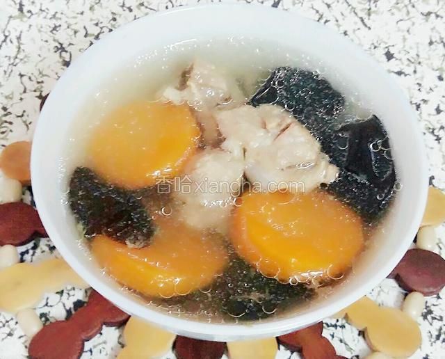 胡萝卜木耳排骨汤