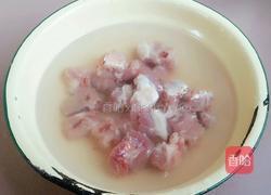胡萝卜木耳排骨汤的做法图解3