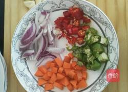 杂蔬爆炒猫耳朵的做法图解2