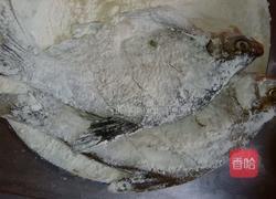 豆瓣酱烧鲳鱼的做法图解3