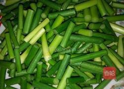 蒜苔炒肉的做法图解1