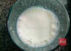 牛奶鸡蛋羹的做法图解2