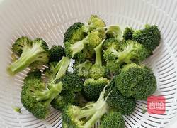 蒜蓉西兰花炒肉的做法图解5