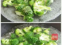 蒜蓉西兰花炒肉的做法图解6