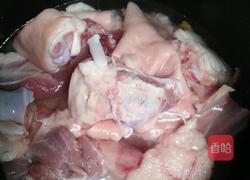 猪蹄海带花生汤的做法图解1