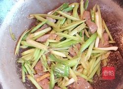 芹菜蒜苗炒猪肝的做法图解7