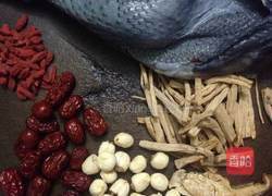 当归红枣参鸡汤的做法图解1