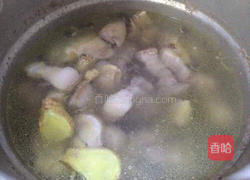 榛蘑清炖小笨鸡的做法图解4