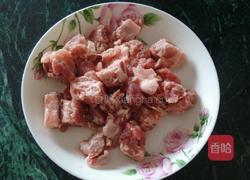 酸梅酱蒸排骨的做法图解1