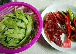 双椒腊肠炒荷兰豆的做法图解1