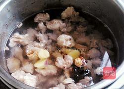 牛肉炖土豆的做法图解2