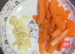 西兰花胡萝卜炒肉片的做法图解4