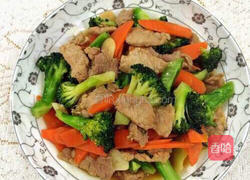 西兰花胡萝卜炒肉片的做法图解9