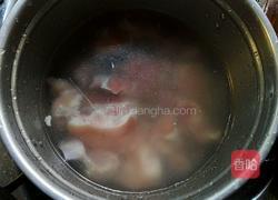 板栗莲藕煲猪脚的做法图解6