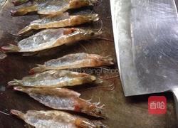 蒜泥开背虾的做法图解1