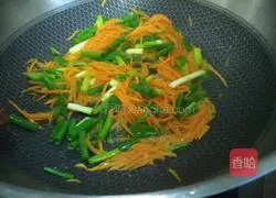 Illustration of how to make fried noodles with threads longevity noodles 5