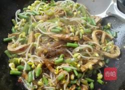黄豆芽炖粉条的做法图解9