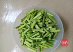 蒜苔炒鸡蛋瘦肉火龙果的做法图解4