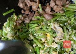 蒜苔炒鸡蛋瘦肉火龙果的做法图解7