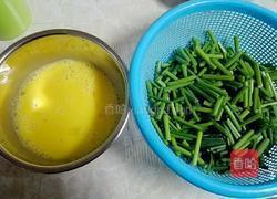 韭菜花炒鸡蛋的做法图解2