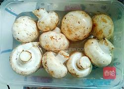 蘑菇炒肉的做法图解3