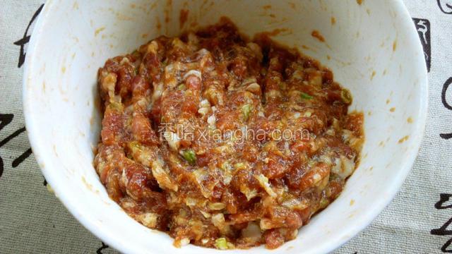 搅拌均匀，腌制十分钟