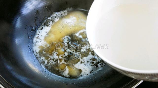 煮开后淋入水淀粉