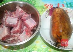 排骨炖莲藕的做法图解1