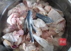 板栗煲鸡的做法图解1