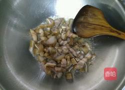 辣椒大蒜炒猪耳的做法图解1