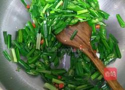 辣椒大蒜炒猪耳的做法图解3