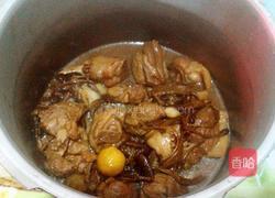 板栗茶树菇煲鸭的做法图解7