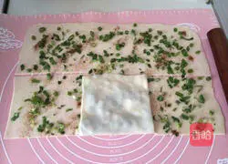 Illustration of how to make nine-layer pepper, chive and scallion soft cake 6