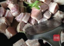 五花肉炖蛋的做法图解1