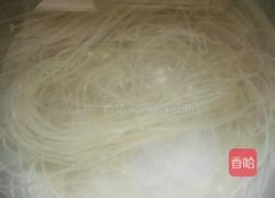 豆芽炒粉条的做法图解1