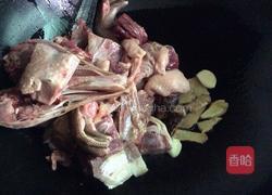 板栗烧老鸭的做法图解3