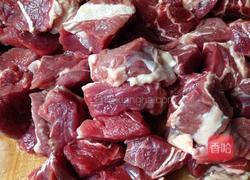 牛肉汤的做法图解1