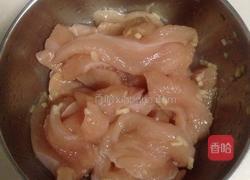 油炸香酥鸡柳的做法图解1