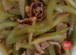 鱿鱼瘦肉炒西芹的做法图解4