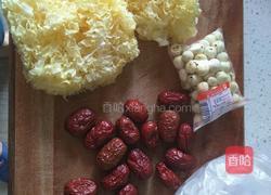 冰糖银耳红枣莲子汤的做法图解1