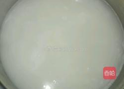 皮蛋瘦肉青菜粥的做法图解2